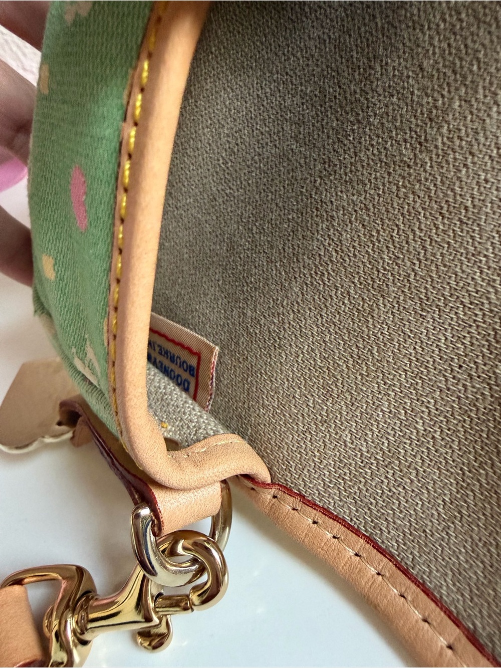 💚✨ Vintage Dooney & Bourke Y2K Monogram Wristlet Pouch ✨💚  Pink Hearts bag purse - Picture 4 of 14